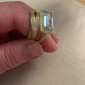 Source Unknown Gold Ring with Aquamarine Stone